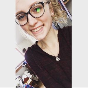 Meet your Posher, Crystal